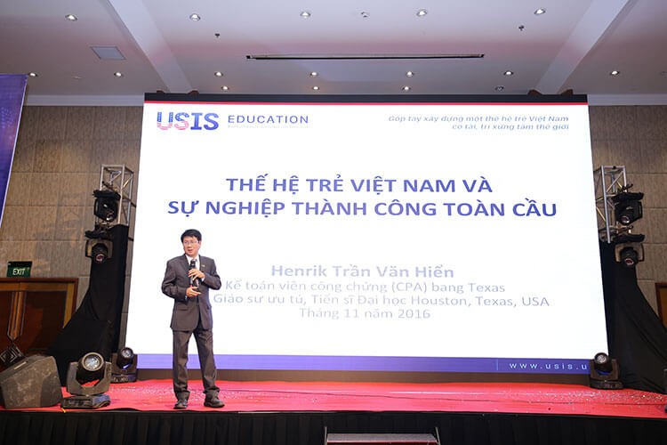 Giáo sư Trần Văn Hiển (Cố vấn cấp cao USIS Group) giới thiệu về USIS Education Định hướng nghề nghiệp cho sự thành công toàn cầu